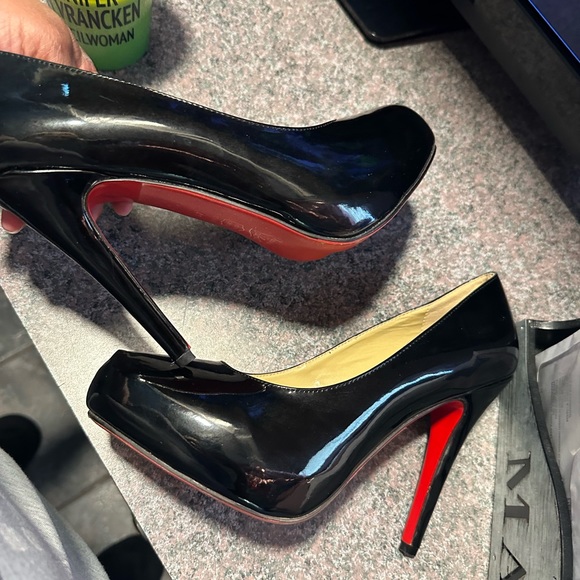 Louis Vuitton heals worn once , they are to big . Size 41. - Picture 13 of 13